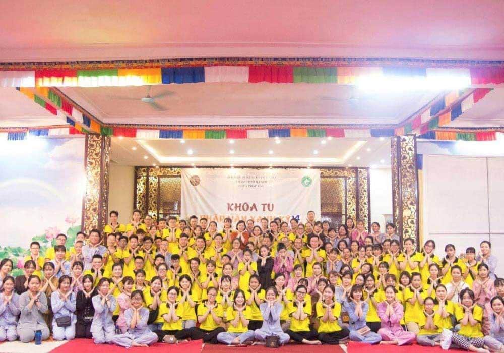 Bạn có thể tham gia khóa tu tại chùa Pháp Vân để tìm đến sự an yên, thanh tịnh trong tâm hồn.